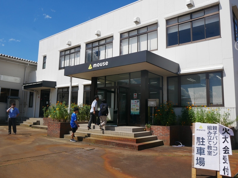 「親子パソコン組み立て教室」が開催された長野県飯山市のマウスコンピューター飯山工場