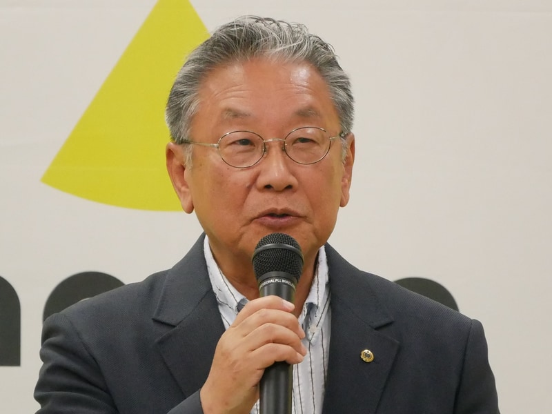 来賓として挨拶した飯山市の江沢岸生市長