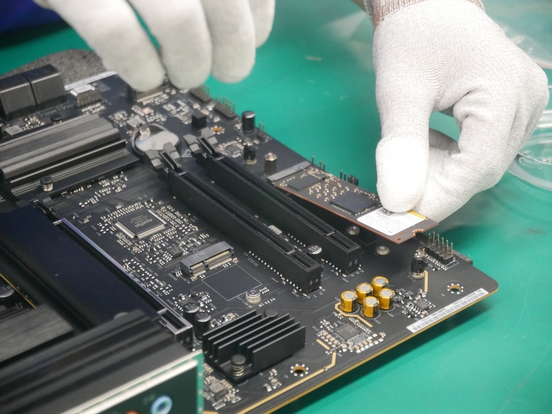もう1カ所にもM.2 SSDを取り付ける