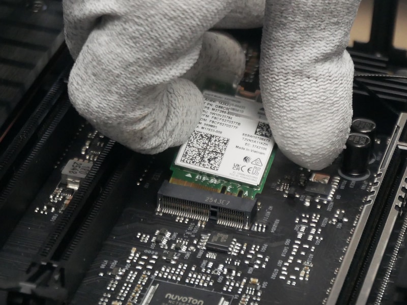 無線LANボードを搭載する