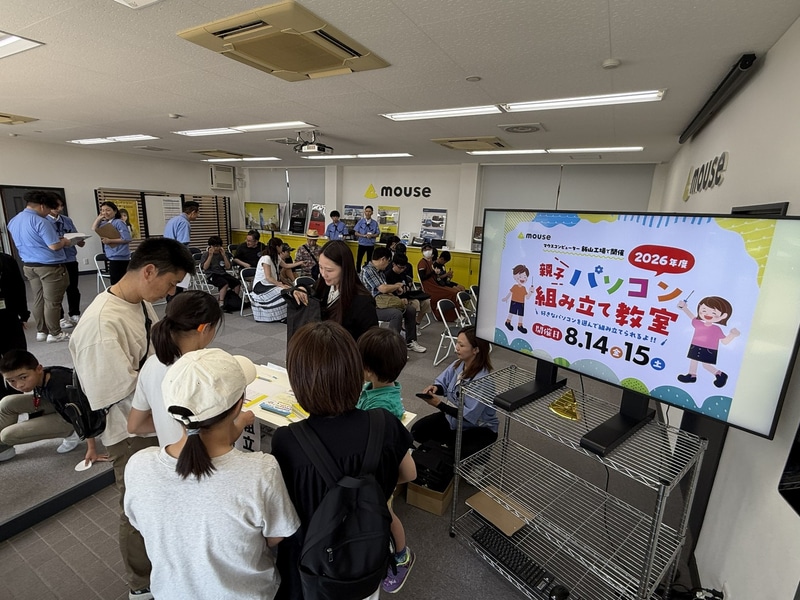 受付の様子。2日間で76組の親子が参加した