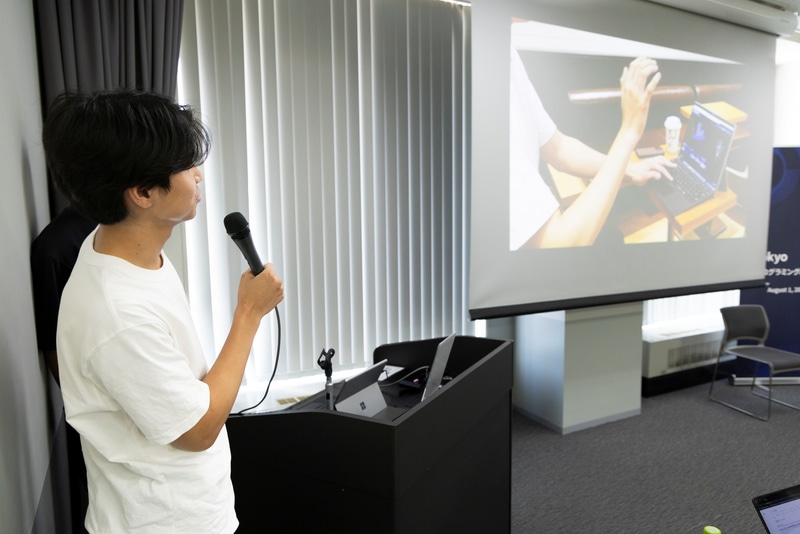 ジェスチャーの映像認識で操作する「AI時代のInterface」の発表