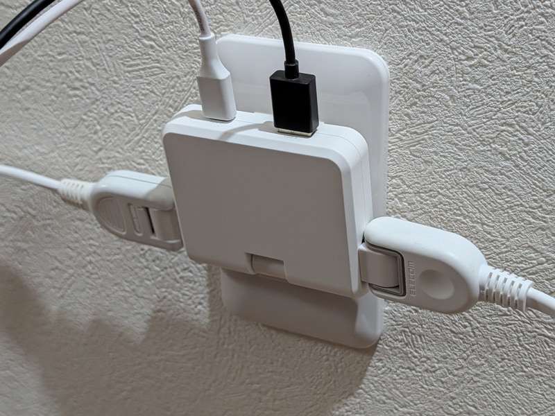 USBが上向きになるようスイングさせることも可能だ
