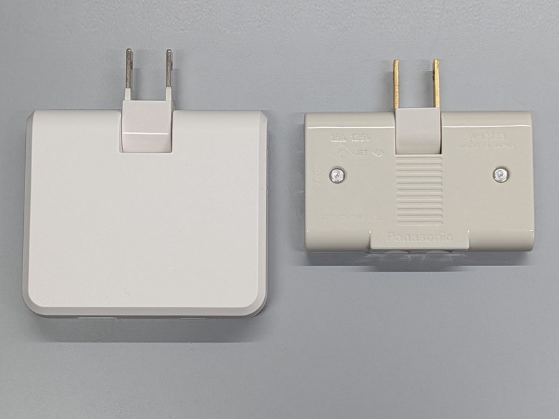 右がパナソニック製スナップタップ。意外とサイズ差があって驚かされる