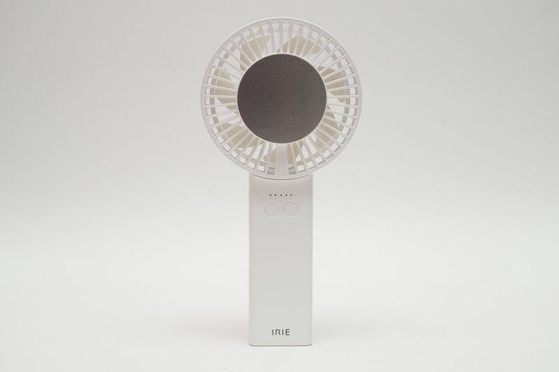 前面のペルチェ式冷却プレートを装備