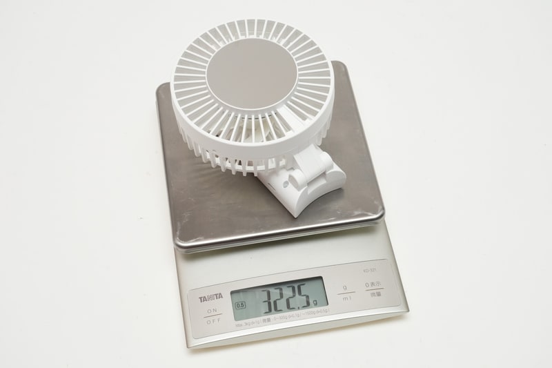 重量は公称290g、実測322.5g