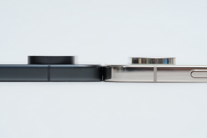 Pixel 10 Pro(右)と比べると、0.5mmほど高くなっている