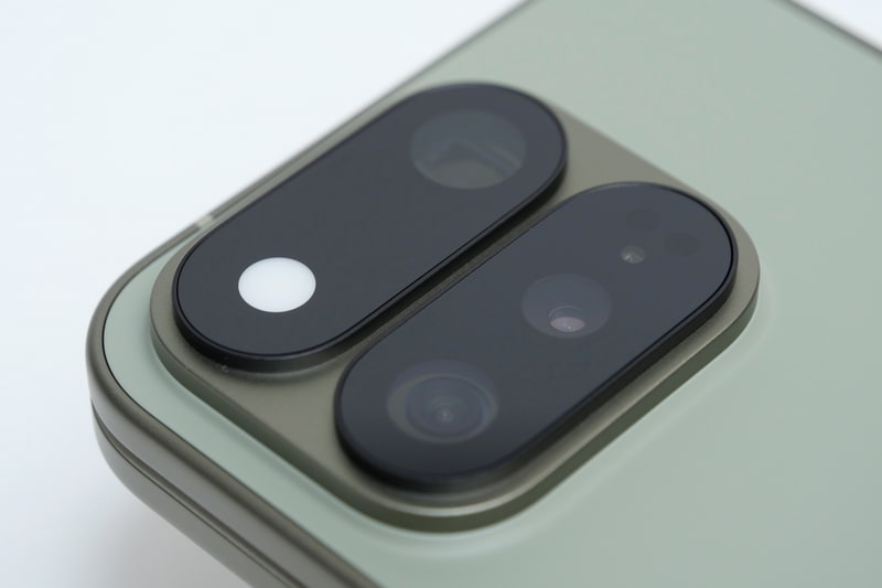 Pixel 11 Pro Foldの背面カメラは、上下が分離した独特のデザインを採用