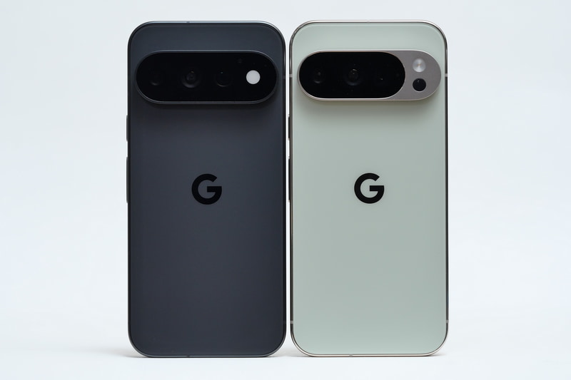 背面側の比較。左がPixel 11 Pro XL、右がPixel 10 Pro XL