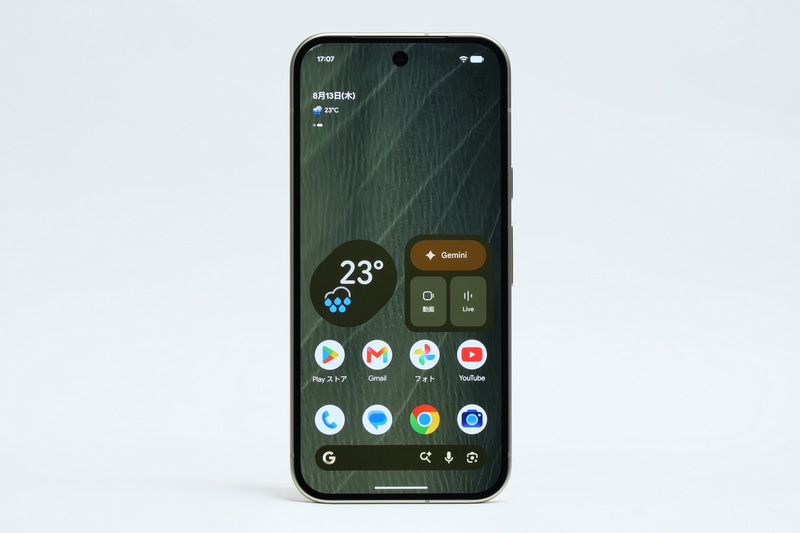 Pixel 11のディスプレイは、1,080×2,424ドット表示、アスペクト比20:9の6.3型有機EL「Actuaディスプレイ」を採用。コントラスト比やリフレッシュレート、輝度なども含めPixel 10と同じだ