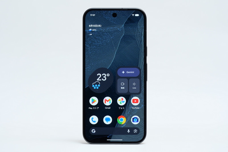 Pixel 11 Proは、1,280×2,856ドット表示、アスペクト比20:9の6.3型有機EL「Super Actuaディスプレイ」を搭載。コントラスト比やリフレッシュレートの仕様も含め従来から変わっていないが、輝度が高められている