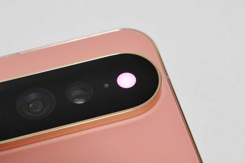 Pixel 11 Pro/11 Pro XL/11 Pro Foldの背面カメラには、着信時やGemini応答時などに指定した色で光る「HiLight」を新たに搭載。こちらは別記事で紹介する