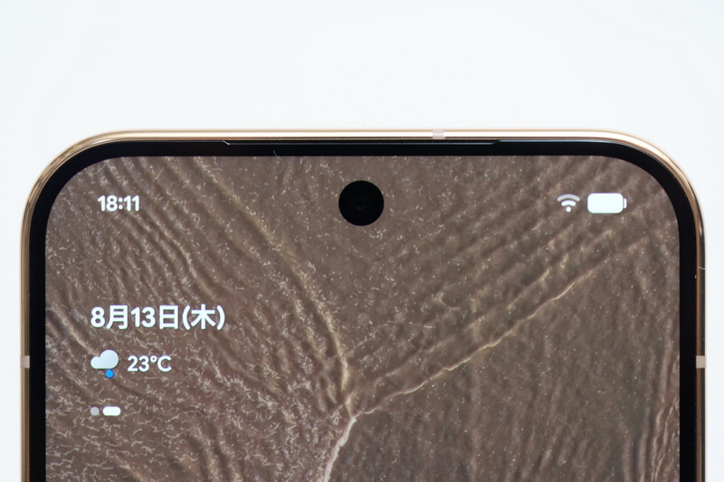 Pixel 11 Pro XLの前面カメラ。スレートモデル3機種の前面カメラはすべて同じ仕様