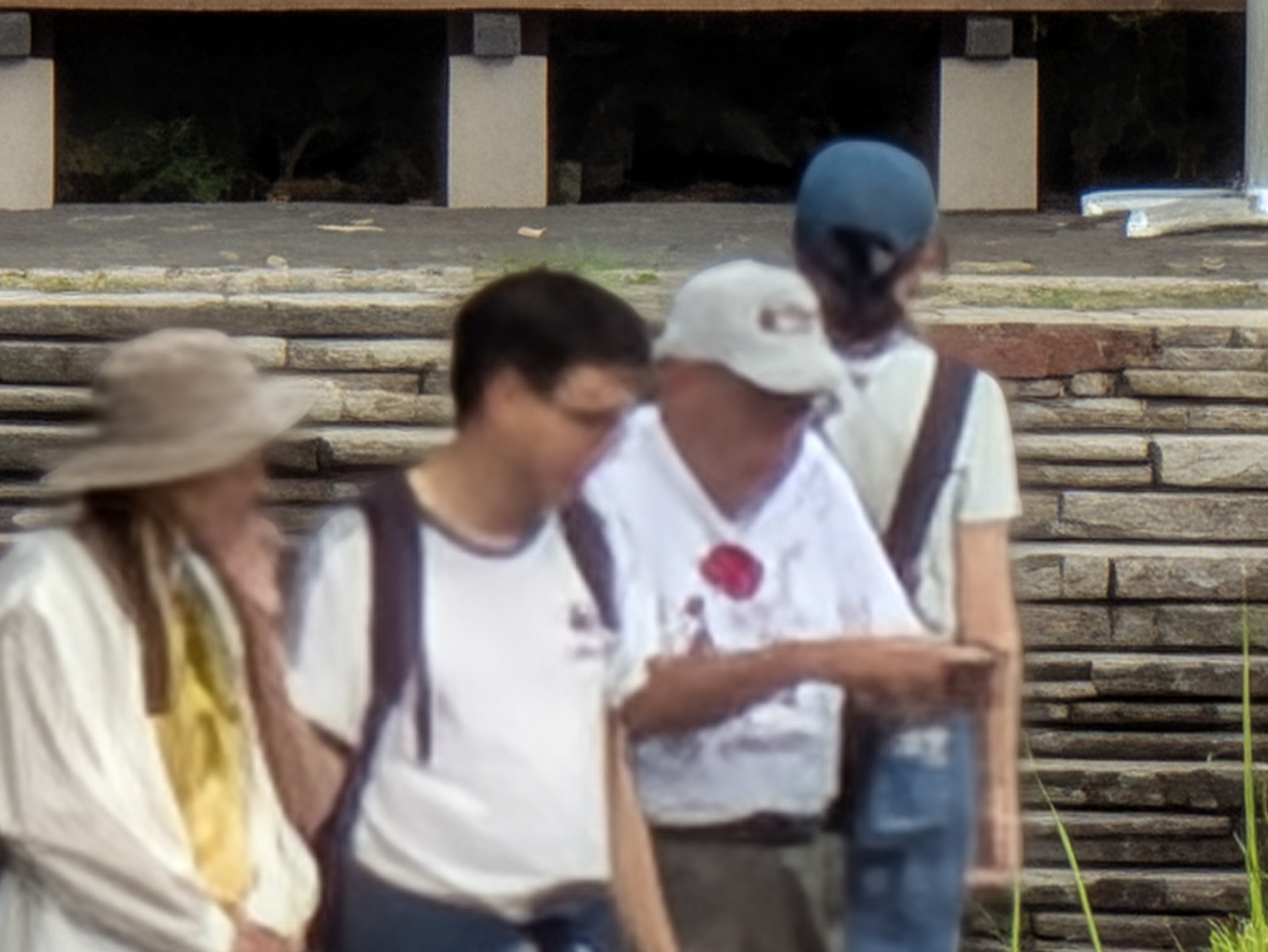 超解像ズームPro処理後。人間の顔がぼやけたままだが、これは正常な処理だ