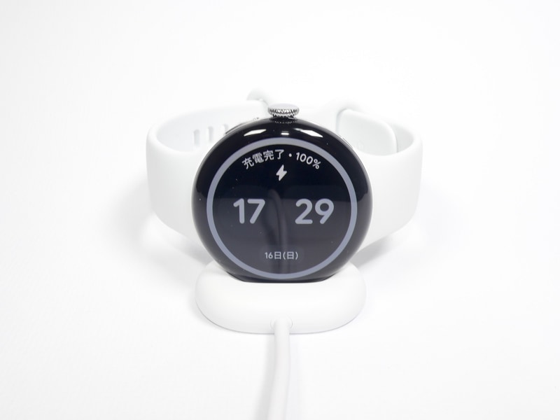 充電器端子の形状は幸いにも変化しなかったので、Pixel Watch 4の充電器がそのまま使える