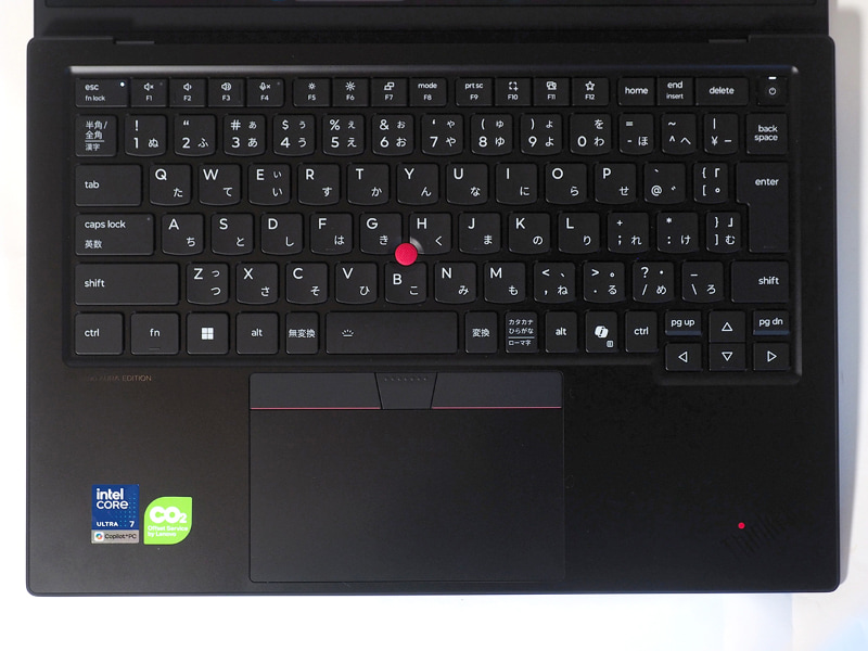 キーボードは全88キーで、主要部のキーピッチは約19mmである。右側の一部のキーはやや幅が狭くなっている