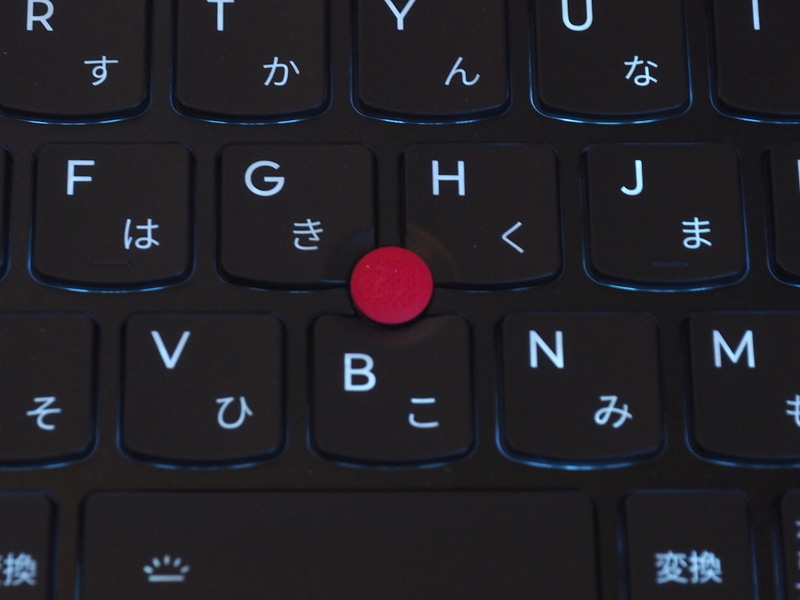 キーボードにはバックライトが搭載されており、輝度はオフ、低、高から選択できる。写真はバックライトの輝度を高にした状態である