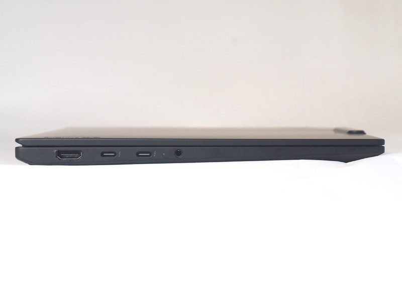 ThinkPad X1 Carbon Gen 14 Aura Editionの左側面。HDMI端子、Thunderbolt 4 2基、マイク/ヘッドフォンコンボジャックが用意されている