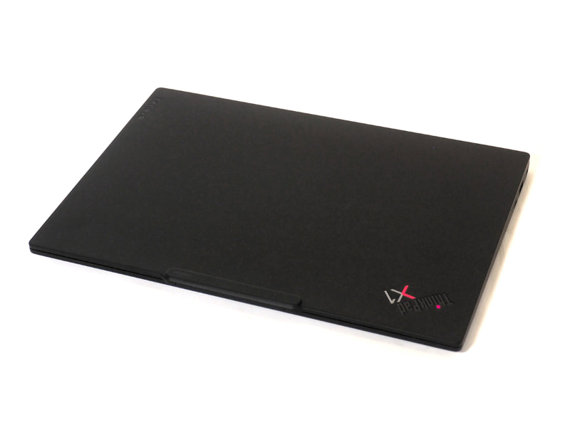 ThinkPad X1 Carbon Gen 14 Aura Editionを閉じたところ