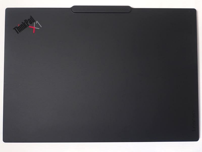 ThinkPad X1 Carbon Gen 14 Aura Editionの天板。カーボン素材が使われている
