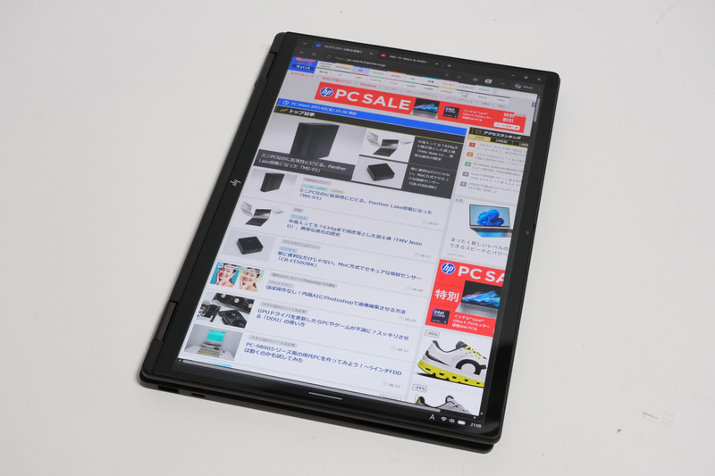 ディスプレイを360度回転させればタブレットとして活用できる