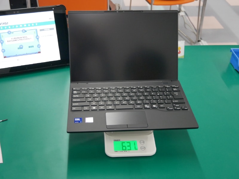 計量した結果は631g。公式数値の634gを下回っていた。もちろん部品の取り付け忘れはない