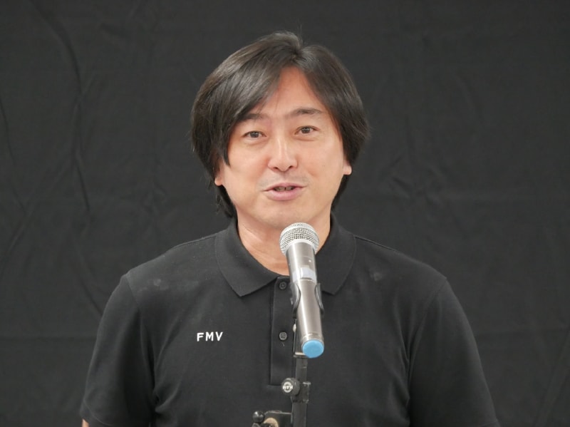 閉会の挨拶に登壇した富士通クライアントコンピューティング 執行役員常務/COOの栗田克彦氏