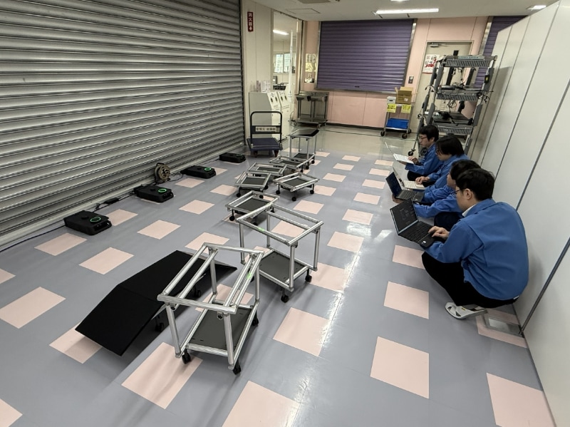 開催前日には組み立て教室で使用するAMRの入念なチェックが行なわれていた