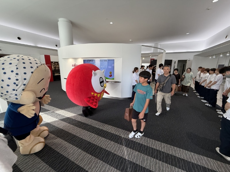 組み立て教室が終了し、全員で参加者を見送った