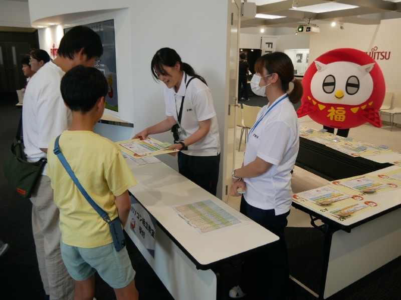 受付の様子。12時過ぎから参加者が来場し始めた