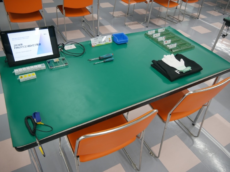作業台の様子。すべて島根富士通の社員が設置した