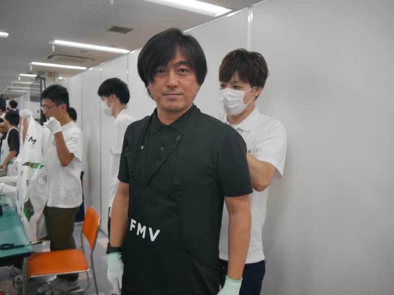 ドリームチームの「先発」の役割を担ったのが、FCCLの栗田COO。厳しい表情で準備を開始