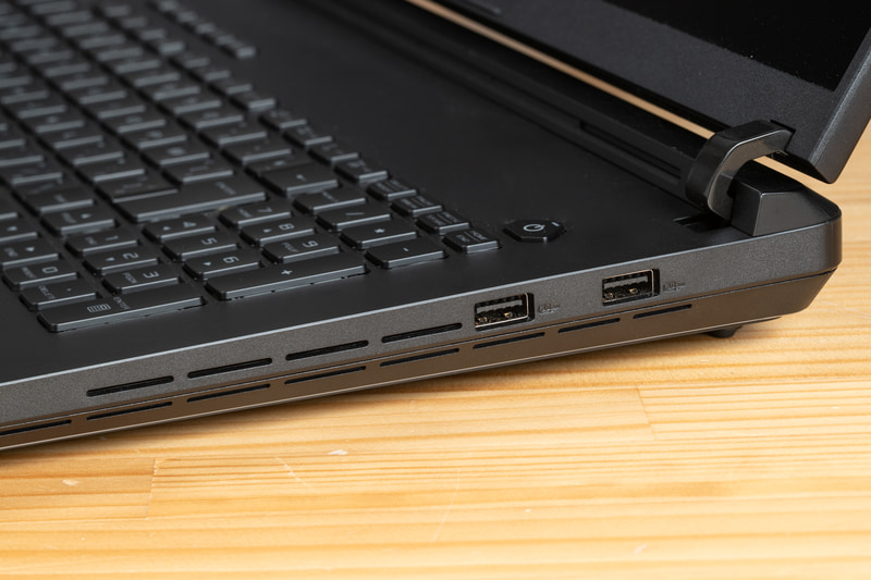 右側面にUSB 3.2 Gen 2を2基搭載