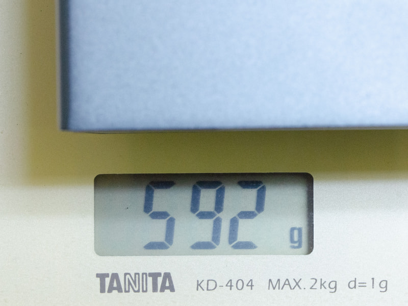 重量は実測で592g