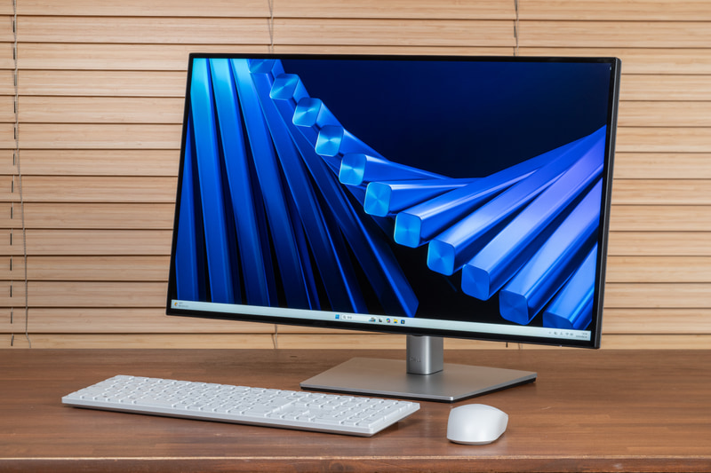 Dell Proオールインワン マイクロ スタンド MFS22とU2725QEの組み合わせはケーブルの数を減らせ、デスクのスペースをより確保でき、見栄えも一気によくなる