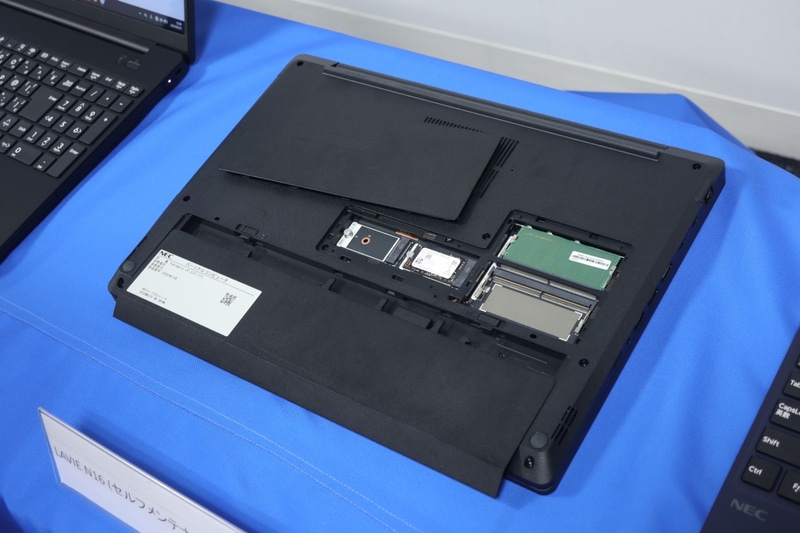バッテリ、メモリ、SSDにはすぐにアクセス可能だ