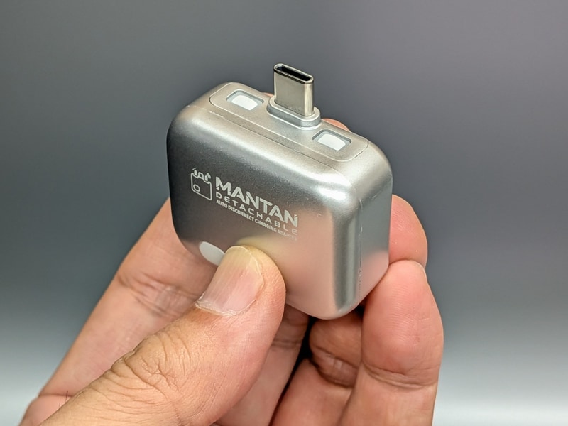 USB Type-Cで充電するデバイスに対応。こちら側をデバイスに差し込んで使用する