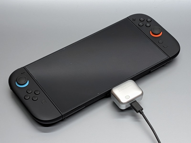 本製品を取り付けた状態でSwitch 2を充電中