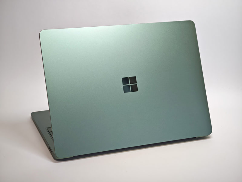 新色ジェイドを採用したSurface Laptop 13.8型/第8世代