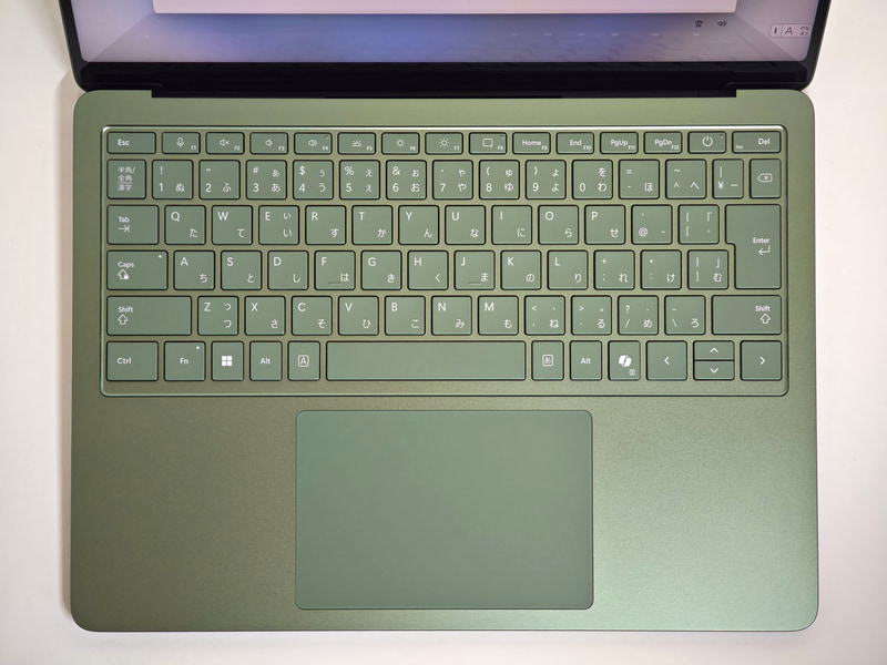 キーボード、タッチパッド