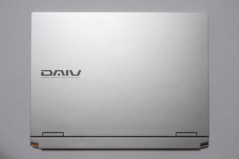 本体サイズは340×261.9×16.2mm