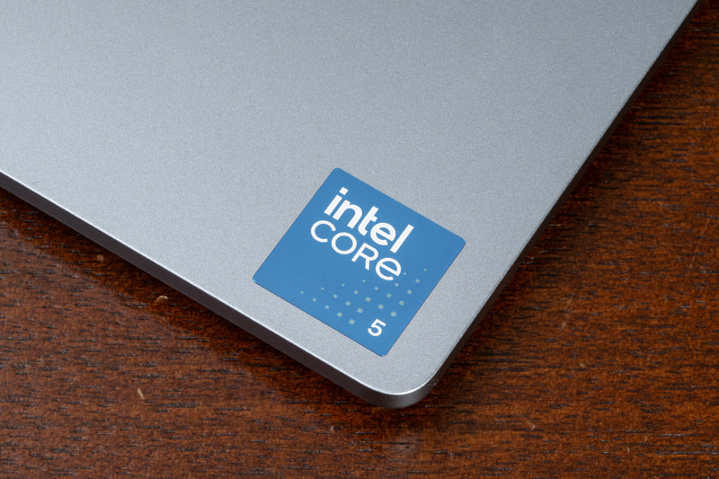 プロセッサはインテル Core 5 320