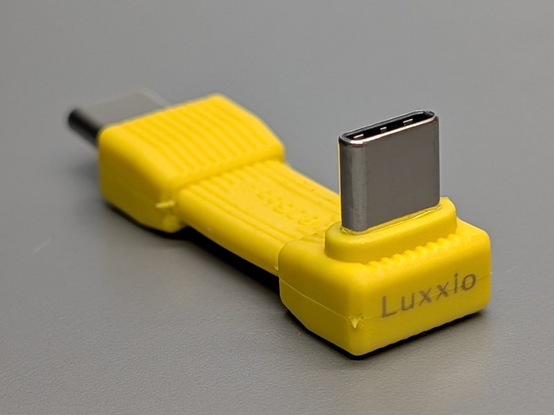 両端ともにUSB Type-Cで、片側は90度曲がったL字仕様