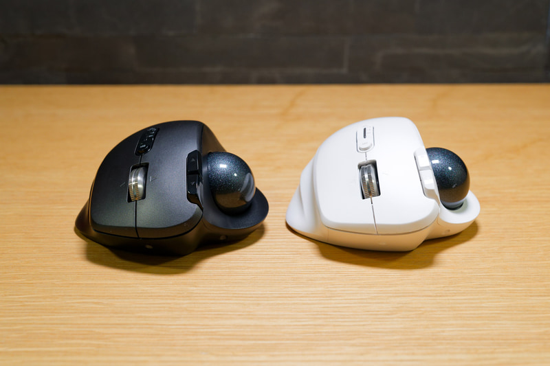 バッファローのワイヤレストラックボール「BSTBB700X」。ブラックとホワイトの2種