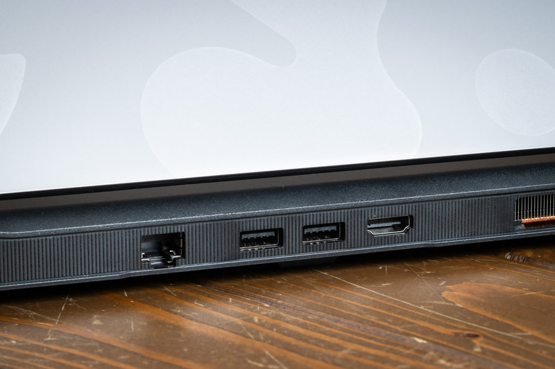 背面にはGigabit Ethernet、USB 3.2 Gen 2 Type-A 2基、HDMI出力を備える