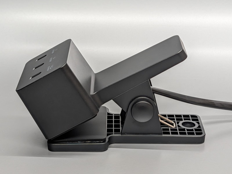 横から見たところ。クリップ先端にUSB PD充電器本体が合体している
