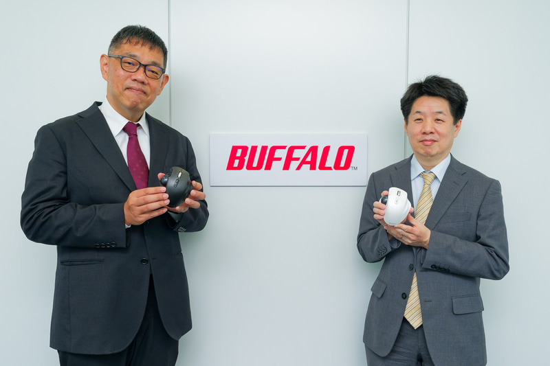 BSTBB700Xシリーズの開発に携わった根本氏(左)と伊藤氏