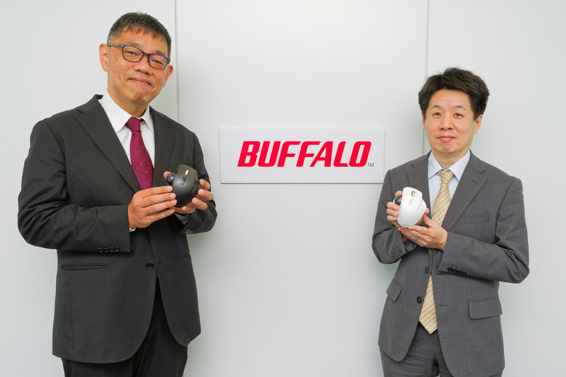 BSTBB700Xシリーズの開発に携わった根本氏(左)と伊藤氏