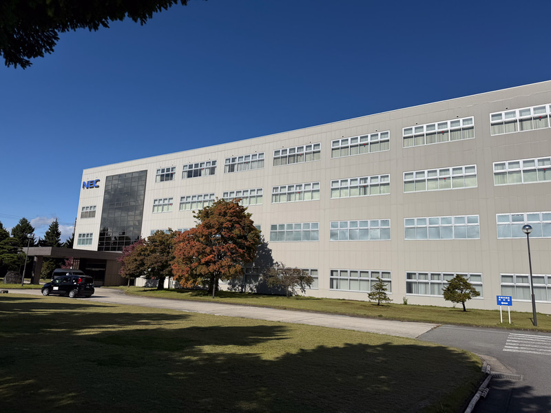 NEC PCの米沢事業所、工場でLenovoのThink製品などが生産されて国内向けに出荷されている