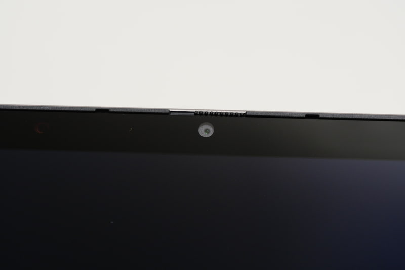 ディスプレイ上部に500万画素の高画質Webカメラを搭載。Windows Hello対応の顔認証機能にも対応している